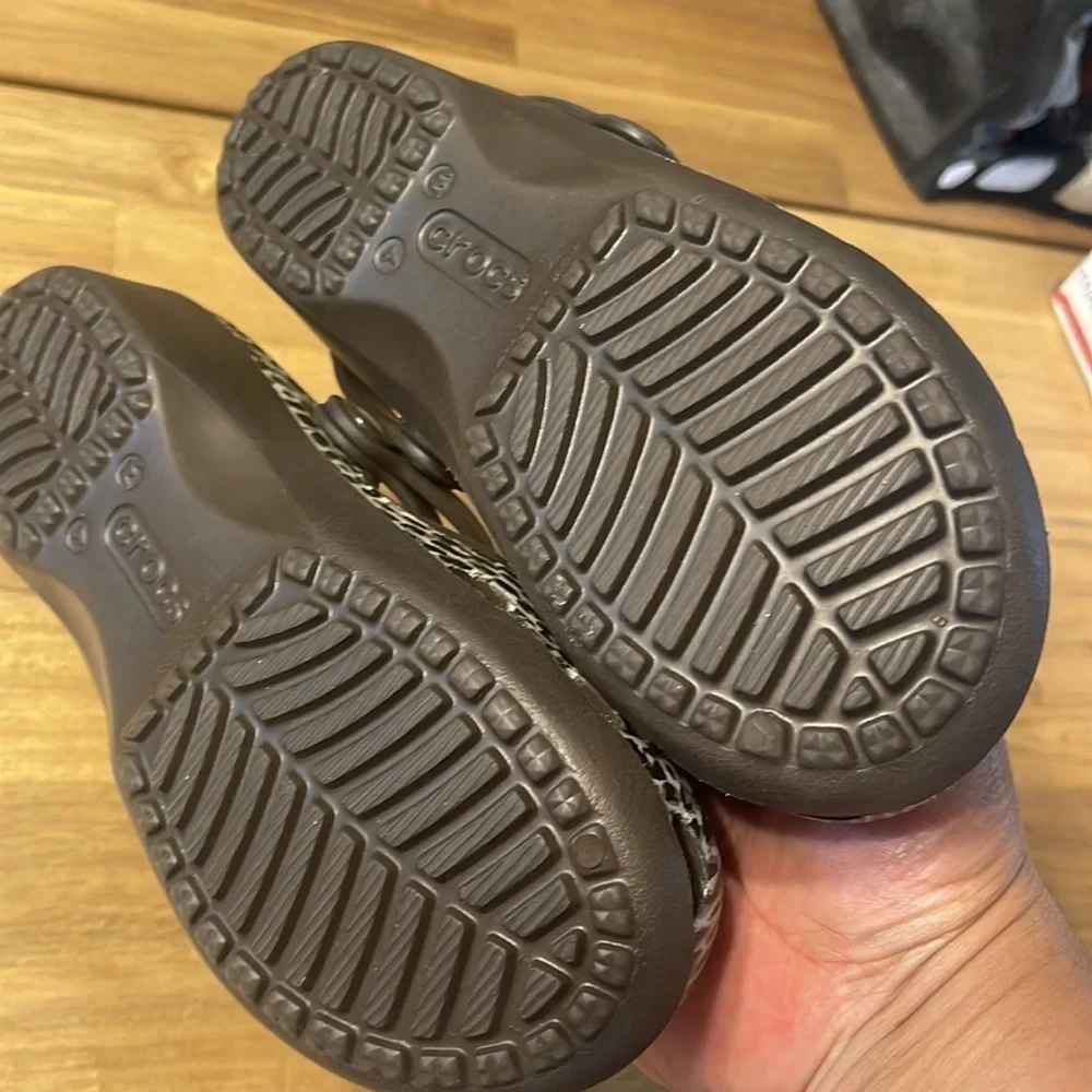 CROCS new without
